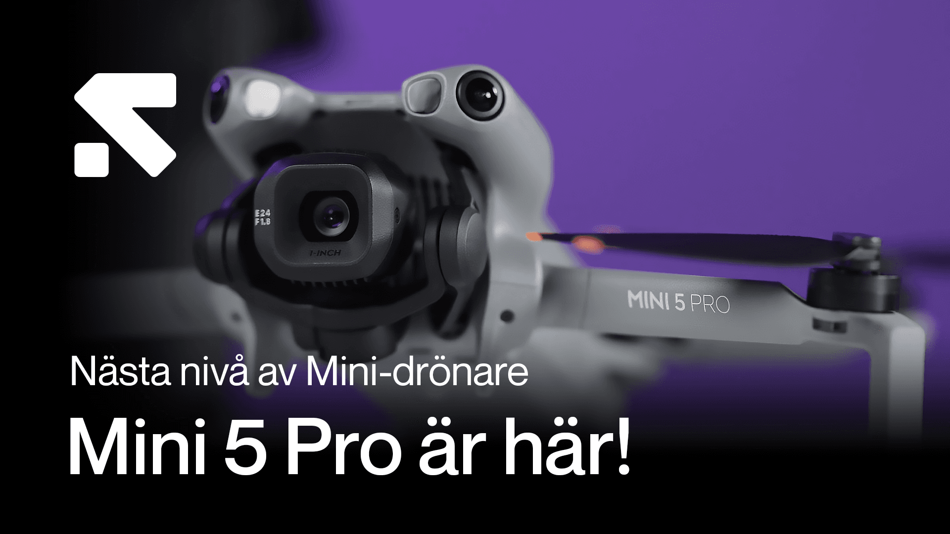En närbild av Mini 5 Pro-drönaren med fokus på dess kamera, mot en lila bakgrund. Texten 'Nästa nivå av Mini-drönare' och 'Mini 5 Pro är här!' visas.